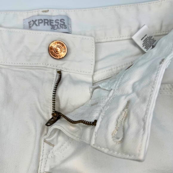 Express (Size 4 - EUC) White Denim Cuffed Shorts - 4” Inseam - Picture 5 of 11